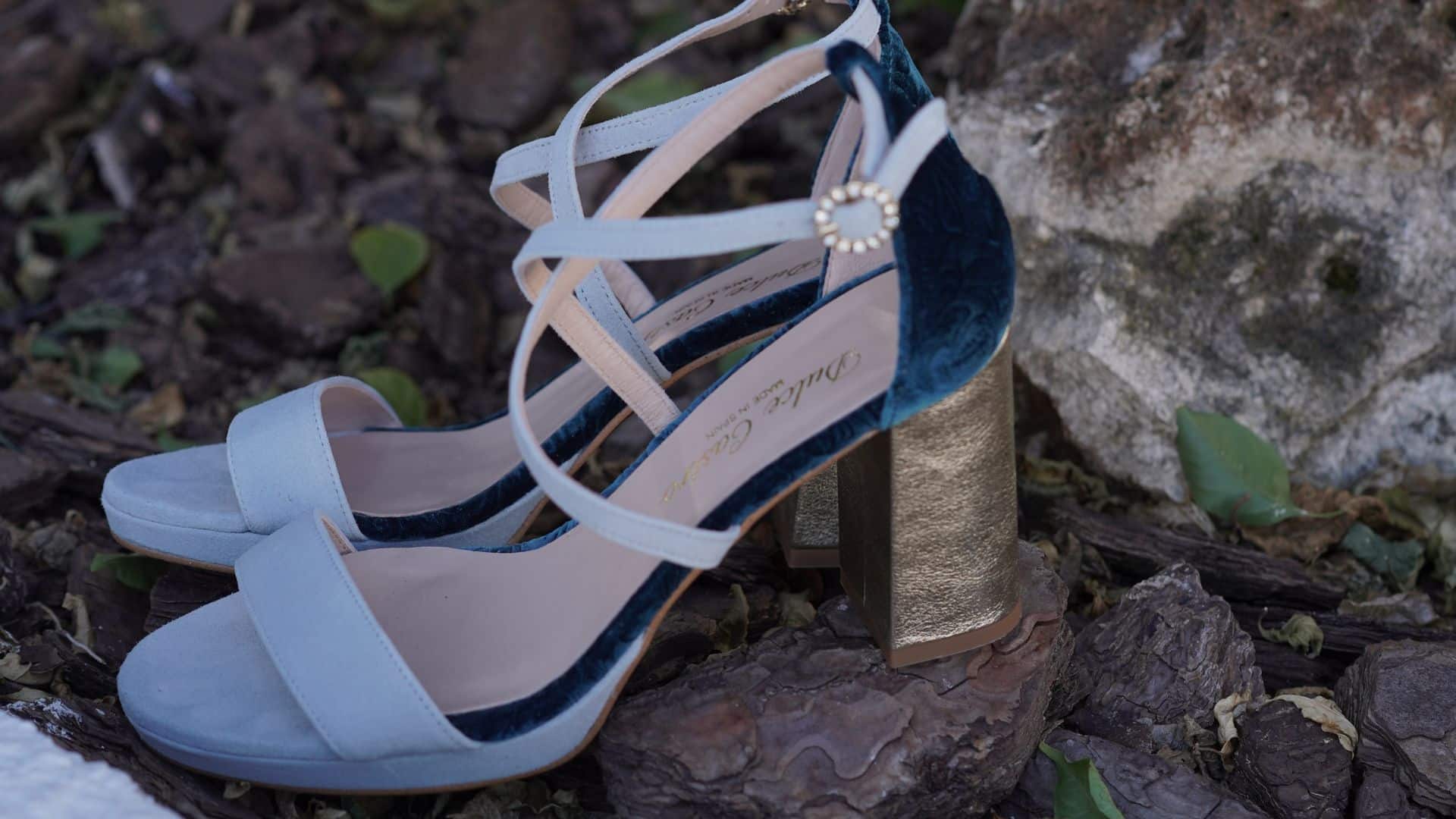 ¿Cómo se debe vestir una mujer en una boda de tarde noche?