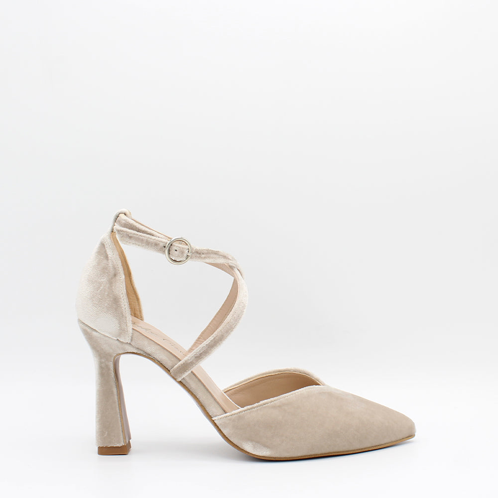 VELVET TAUPE