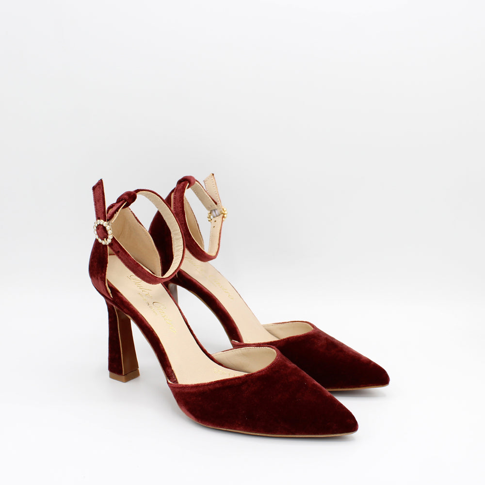 VELVET GARNETT