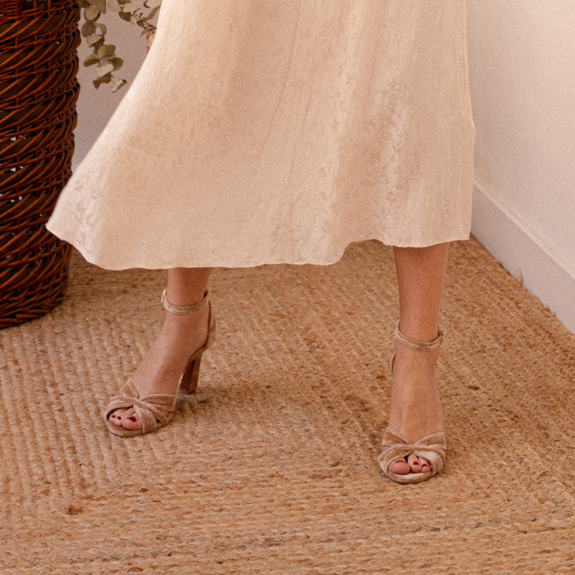 CHARLOTTE 9 VELVET AVELLANA