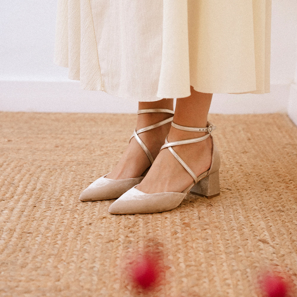 VALERIA 5 VELVET TAUPE, METAL PEARL