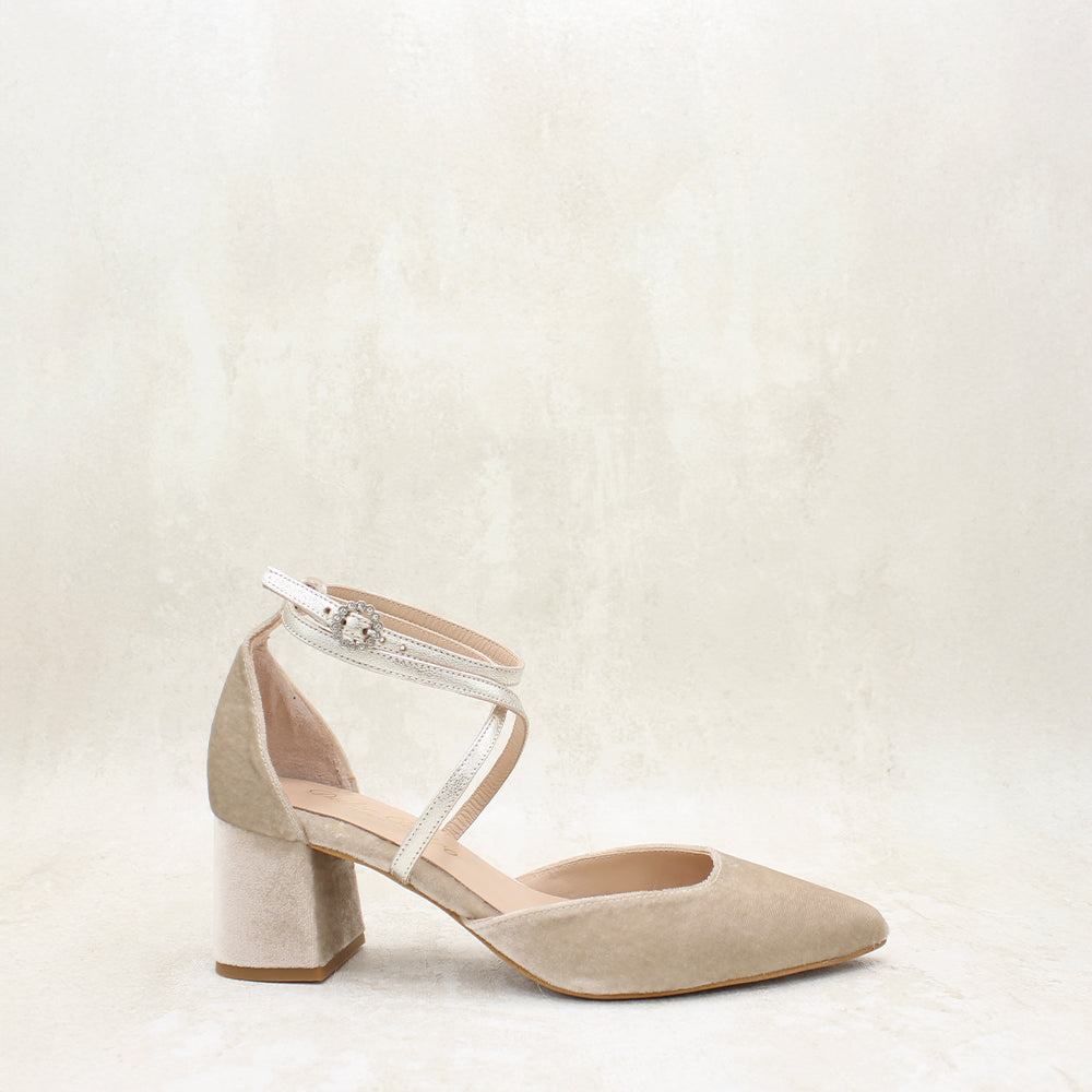 VALERIA 5 VELVET TAUPE, METAL PEARL