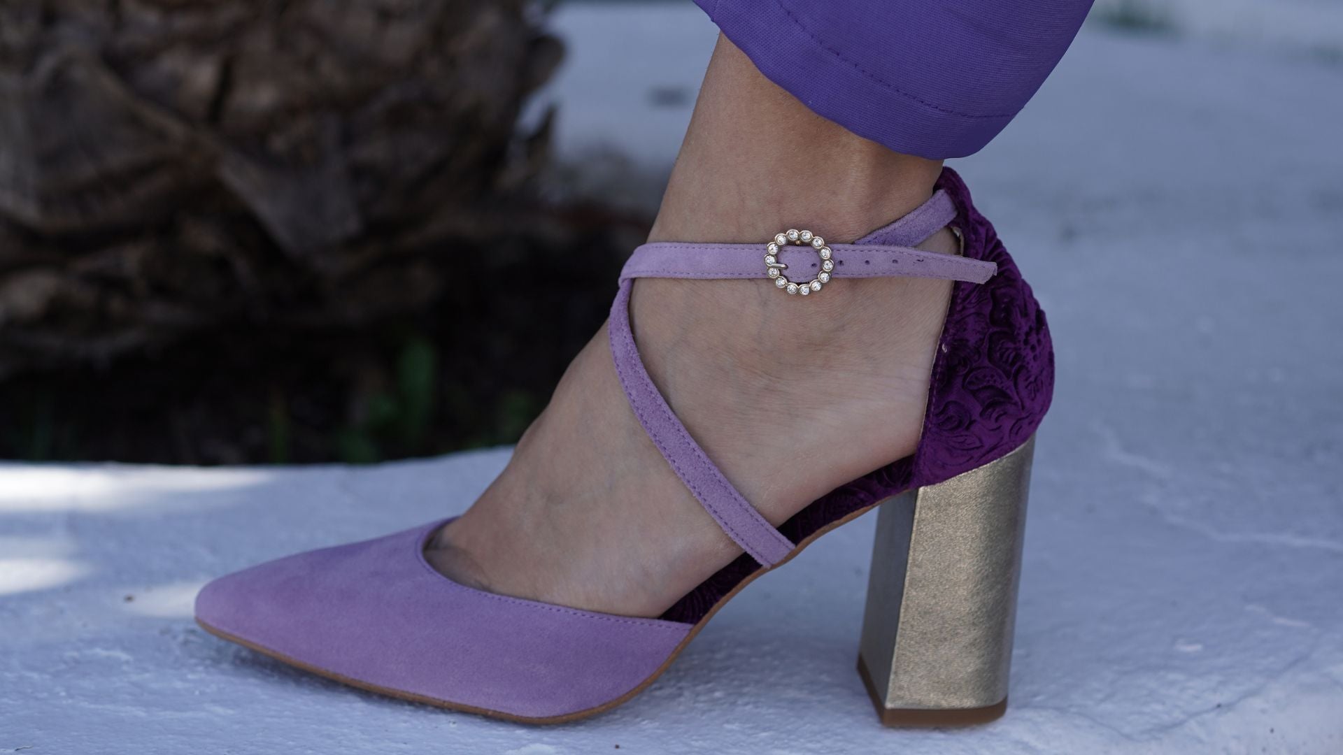 Combinar vestido morado de boda