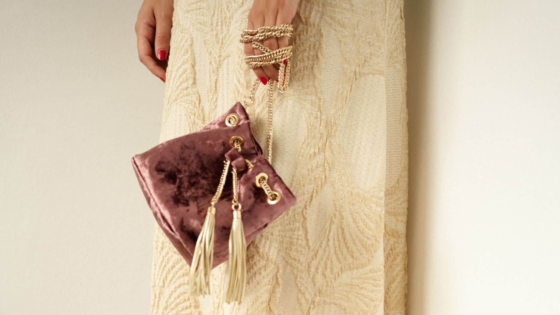 Cómo combinar zapatos y bolso en una boda