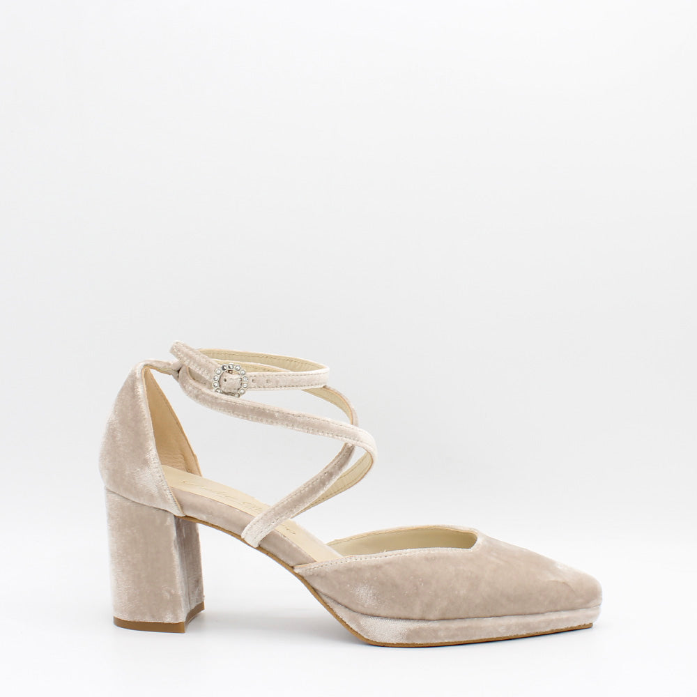 VELVET TAUPE