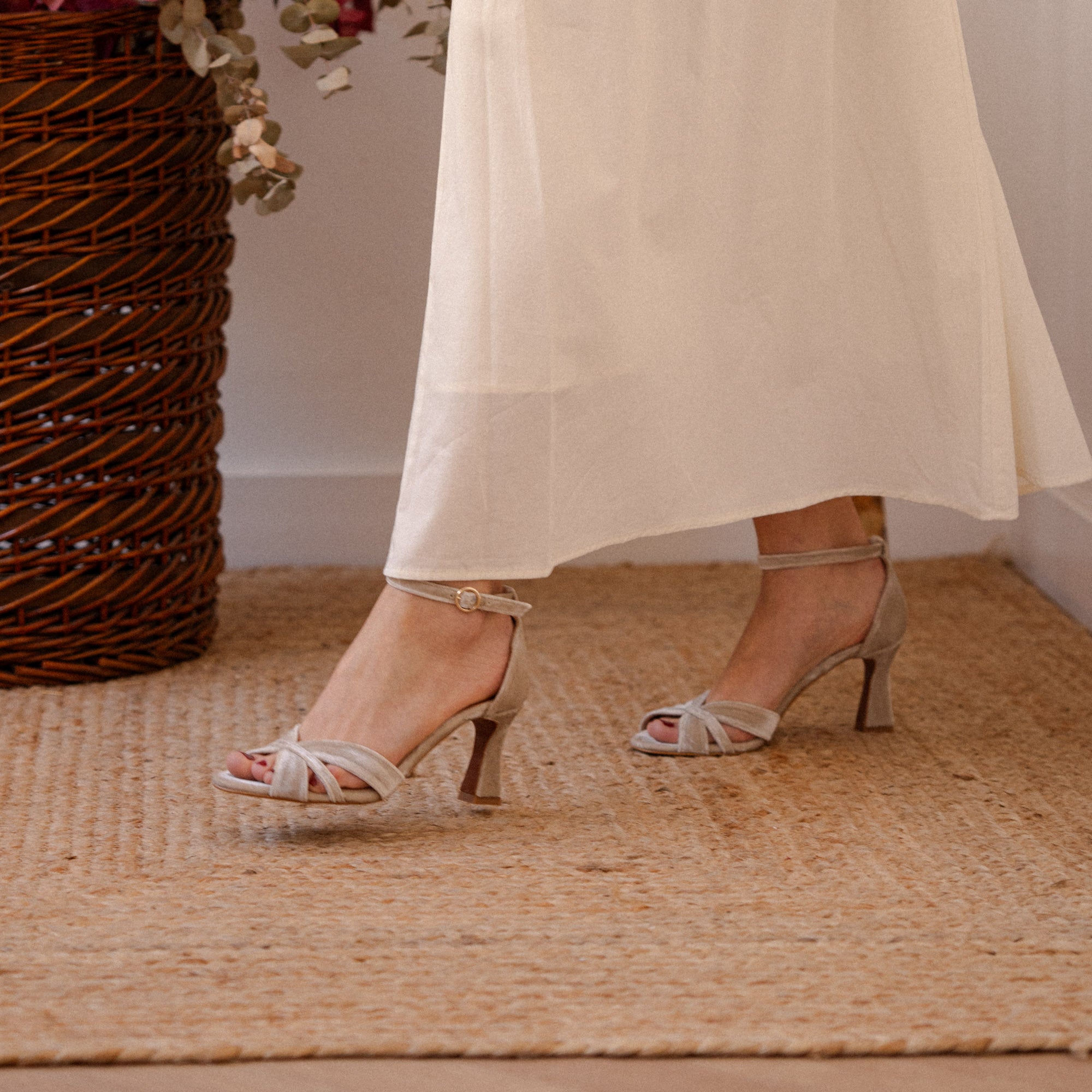 CHARLOTTE 7 VELVET TAUPE