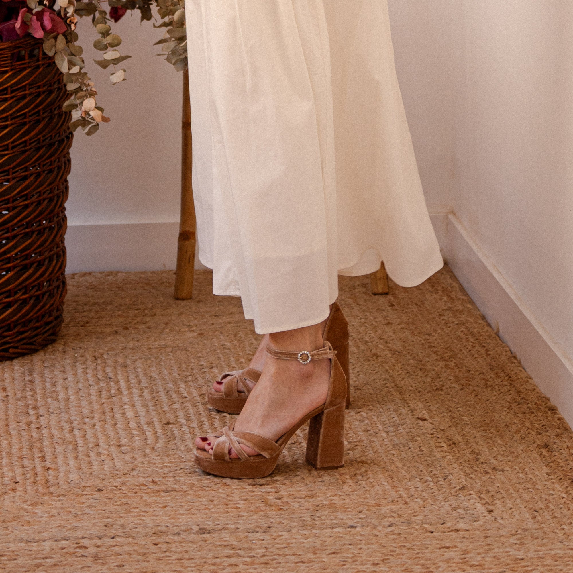 CHARLOTTE 9 VELVET AVELLANA