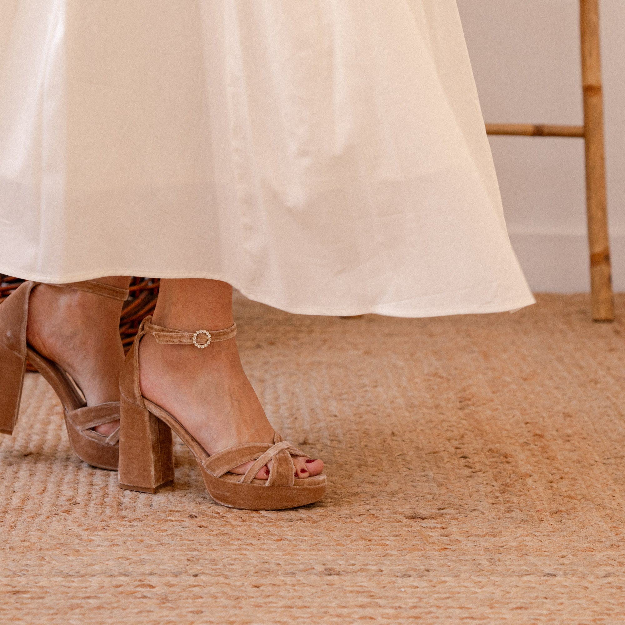 CHARLOTTE 9 VELVET AVELLANA