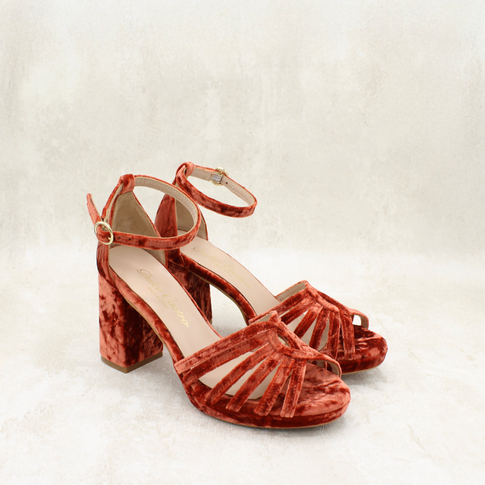 ISADORA 8 VELVET VISTROP BRACE