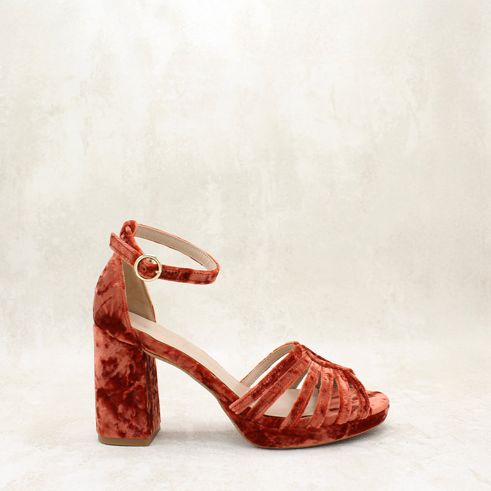 ISADORA 8 VELVET VISTROP BRACE